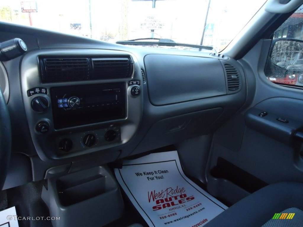 2005 Explorer Sport Trac XLT 4x4 - Black Clearcoat / Medium Dark Flint photo #12