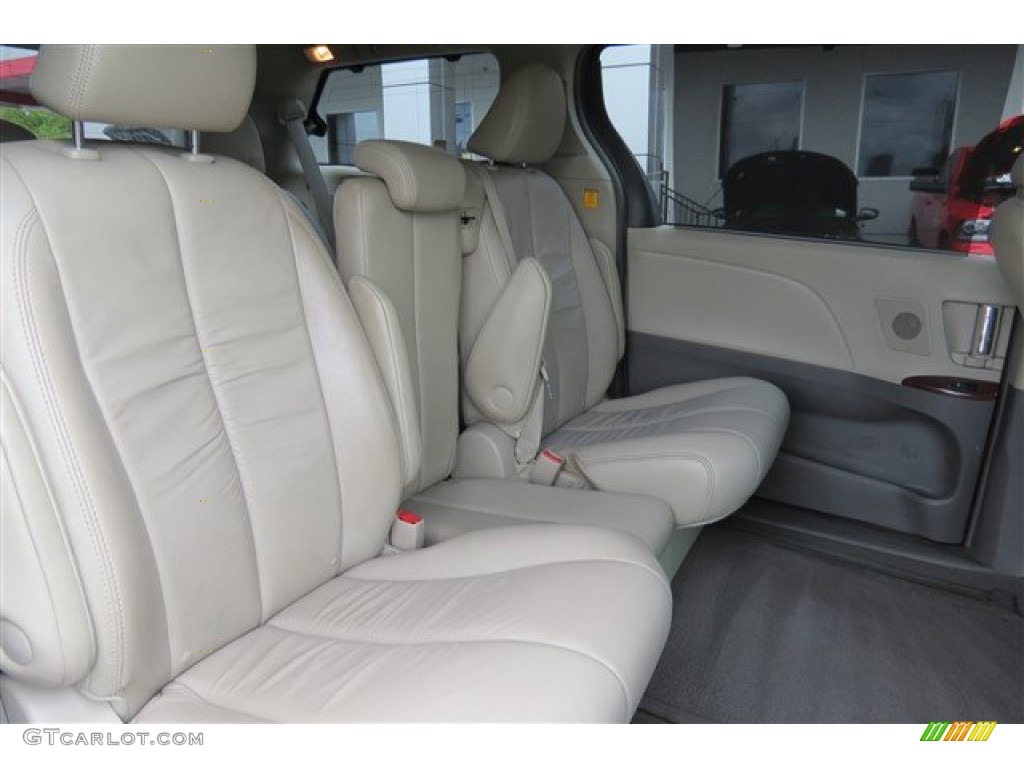 2011 Sienna XLE - Salsa Red Pearl / Light Gray photo #15