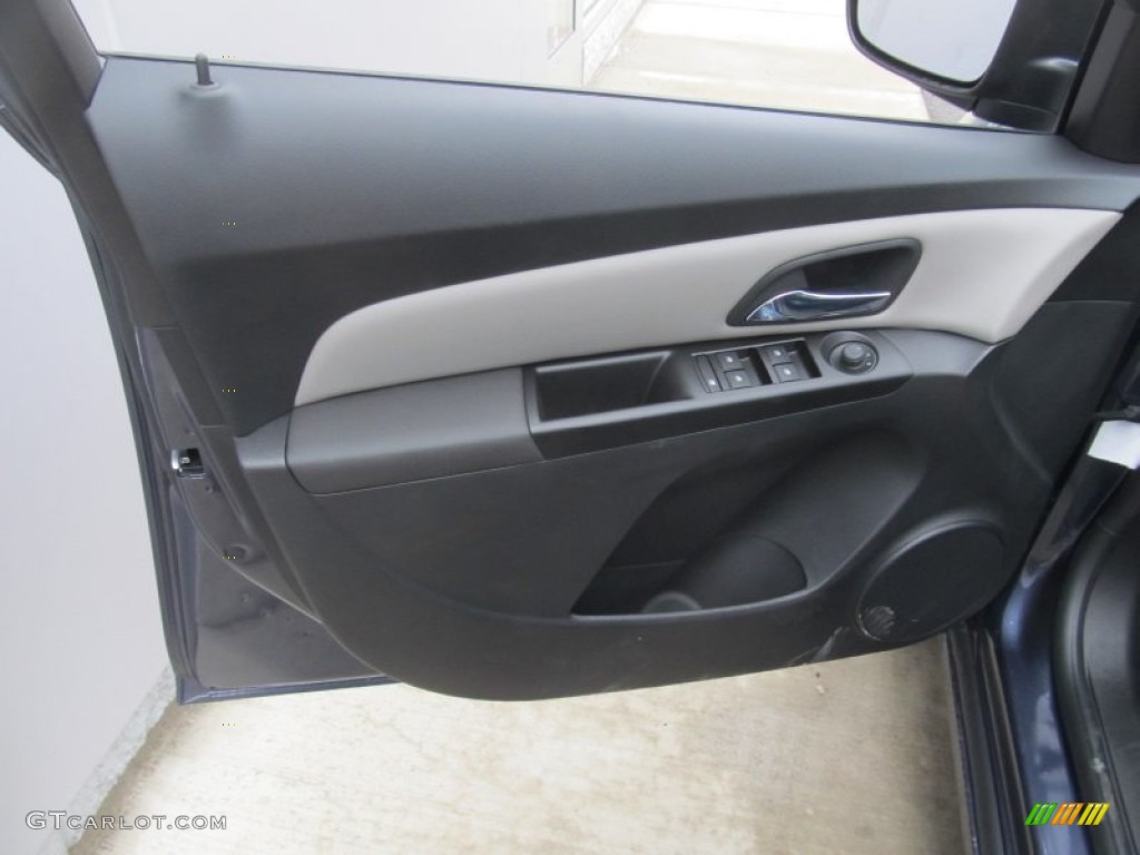 2014 Cruze LS - Atlantis Blue Metallic / Jet Black/Medium Titanium photo #10