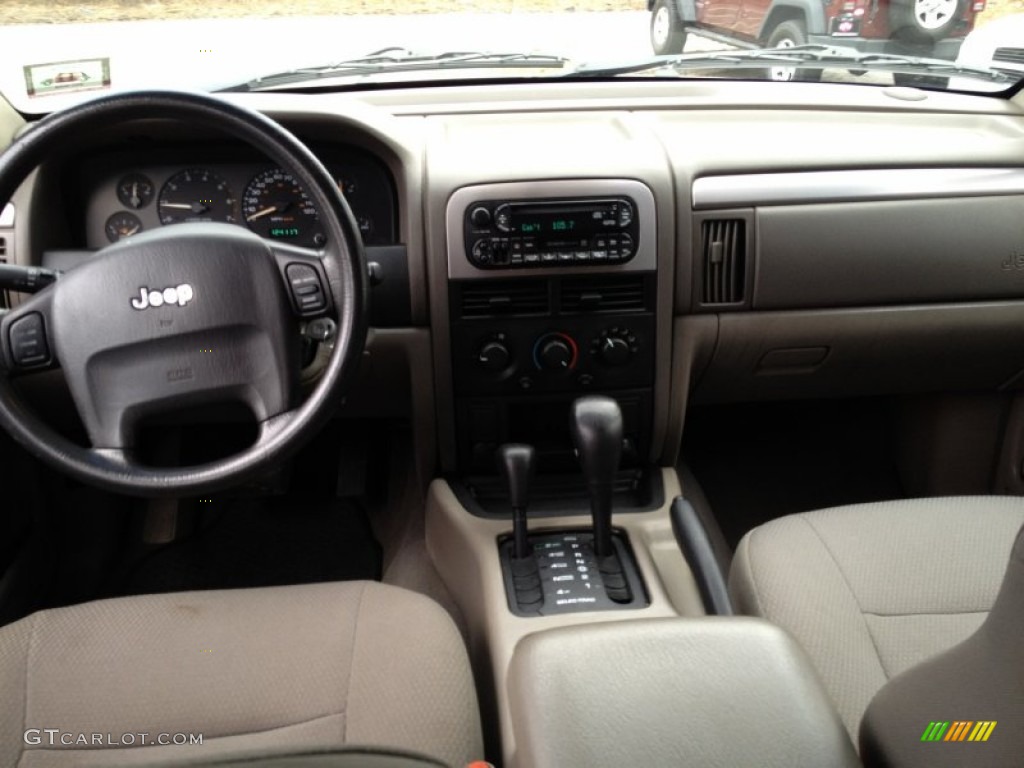 2003 Grand Cherokee Laredo 4x4 - Light Pewter Metallic / Sandstone photo #23