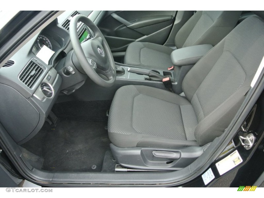 2014 Volkswagen Passat 2.5L S Front Seat Photos