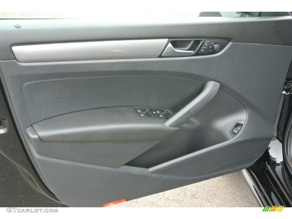 2014 Volkswagen Passat 2.5L S Titan Black Door Panel Photo #91974098