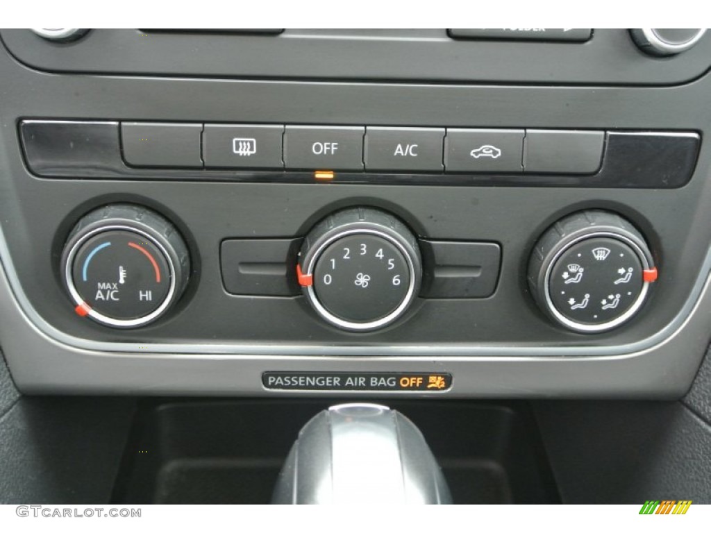 2014 Volkswagen Passat 2.5L S Controls Photo #91974131