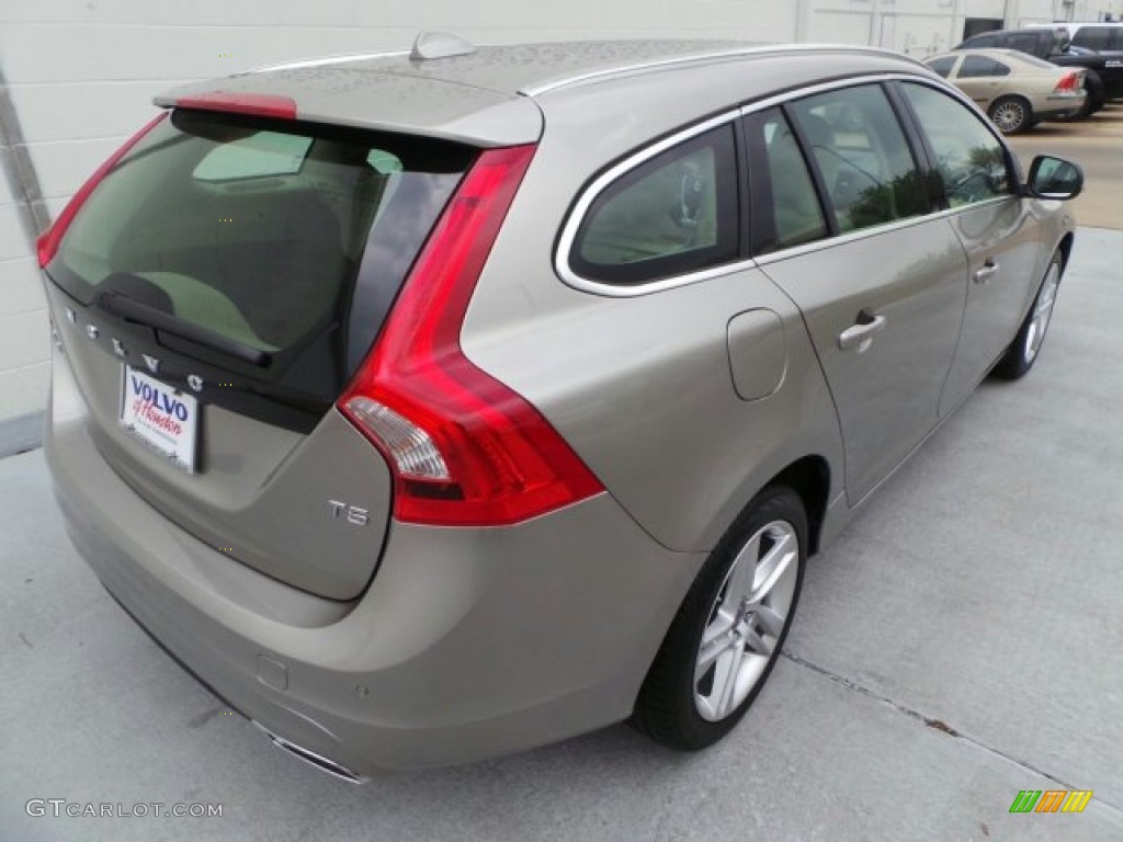 2015 V60 T5 Drive-E - Seashell Metallic / Soft Beige photo #5