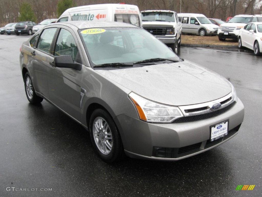 2008 Focus SE Sedan - Vapor Silver Metallic / Medium Stone photo #1
