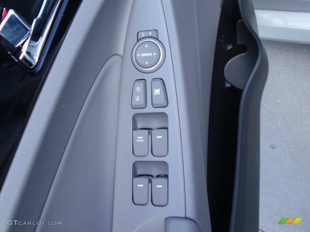 2014 Sonata SE - Radiant Silver / Gray photo #23
