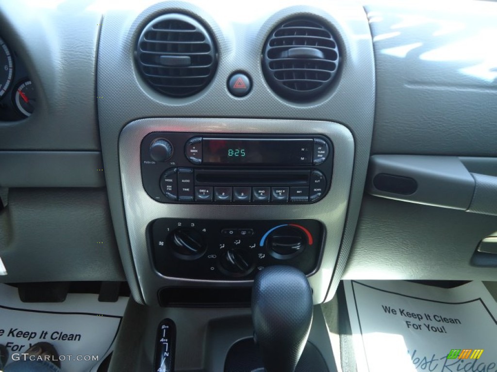 2005 Liberty Renegade 4x4 - Light Khaki Metallic / Dark Khaki/Light Graystone photo #14