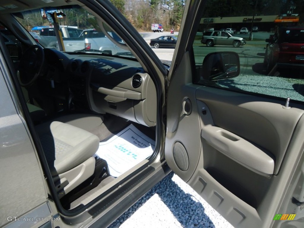 2005 Liberty Renegade 4x4 - Light Khaki Metallic / Dark Khaki/Light Graystone photo #25