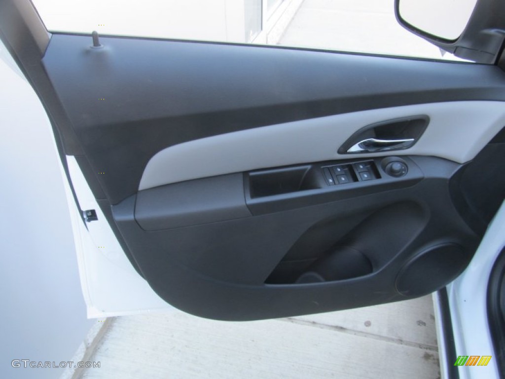 2014 Cruze LS - Summit White / Jet Black/Medium Titanium photo #10