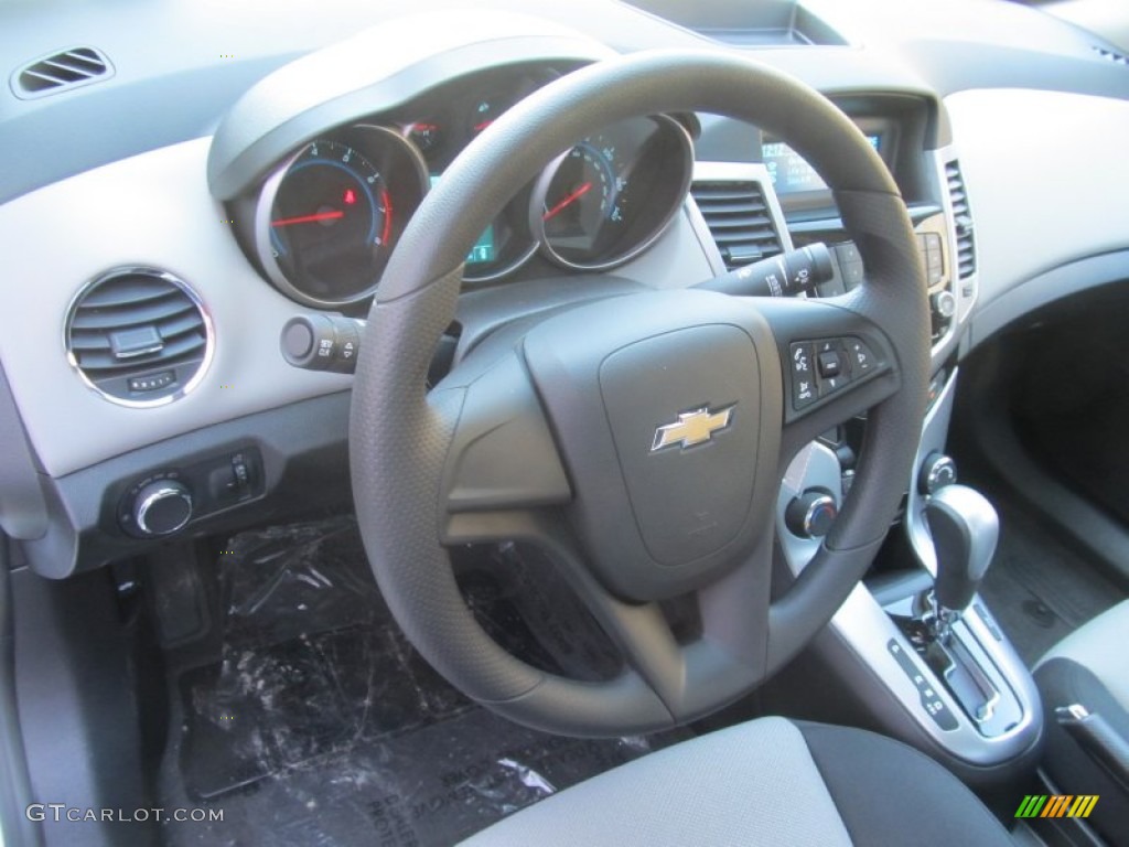 2014 Cruze LS - Summit White / Jet Black/Medium Titanium photo #13