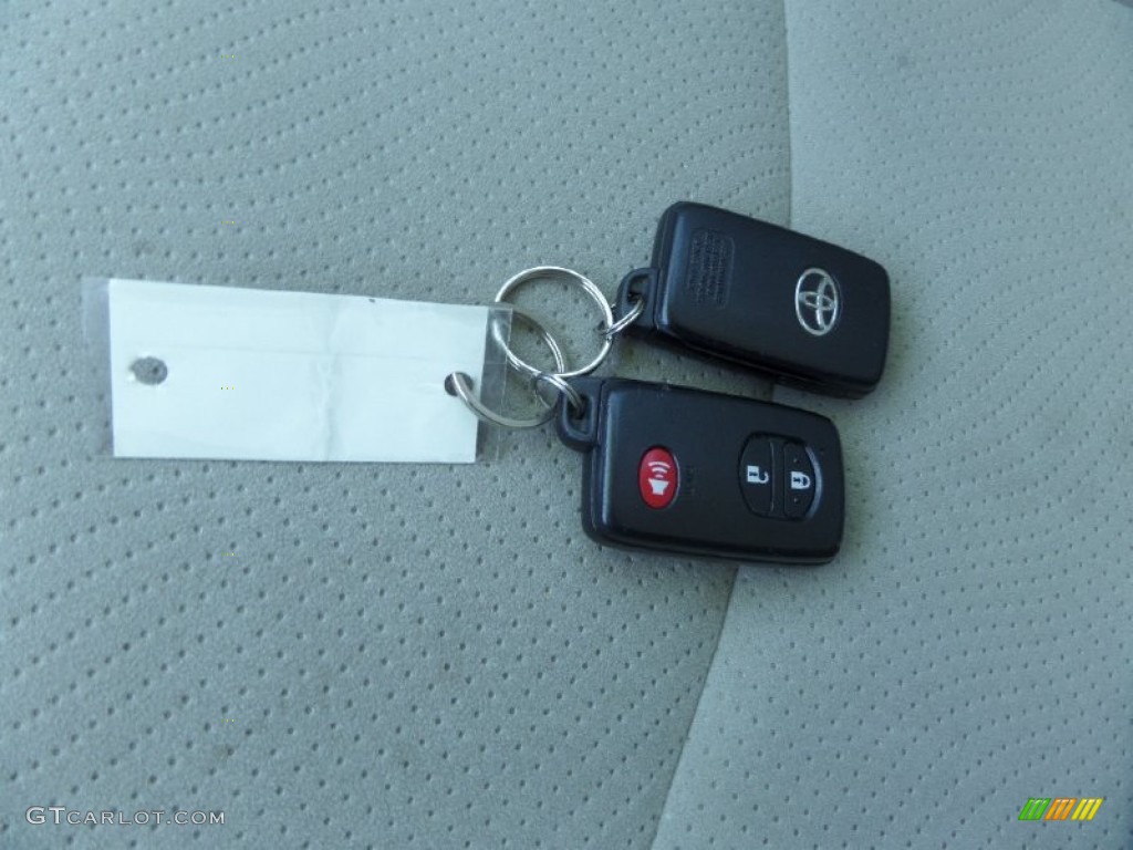 2010 Prius Hybrid II - Blizzard White Pearl / Bisque photo #19