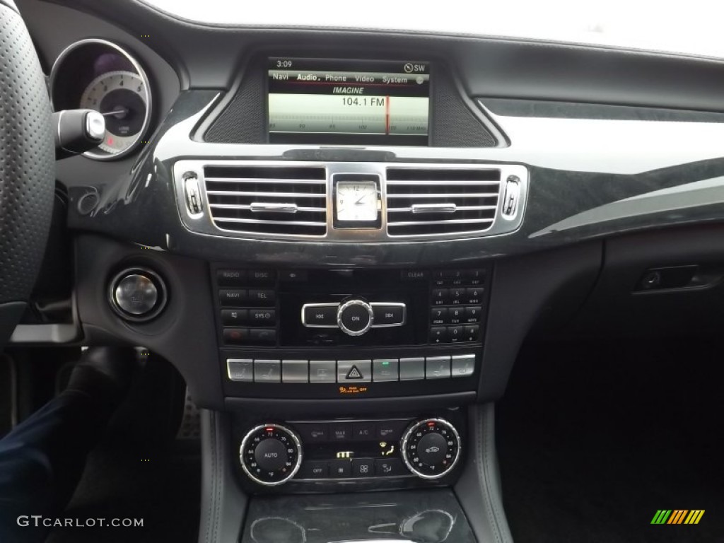 2014 Mercedes-Benz CLS 550 4Matic Coupe Controls Photo #92036702