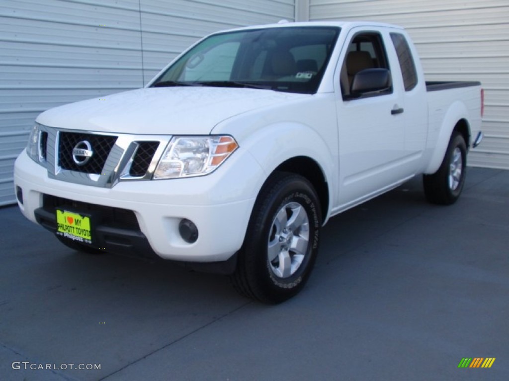 2012 Frontier SV V6 King Cab - Avalanche White / Beige photo #7