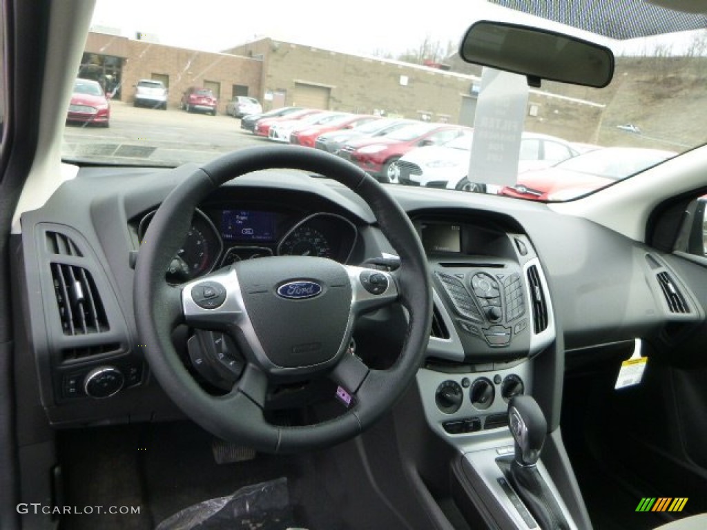 2014 Focus SE Sedan - Sterling Gray / Charcoal Black photo #10