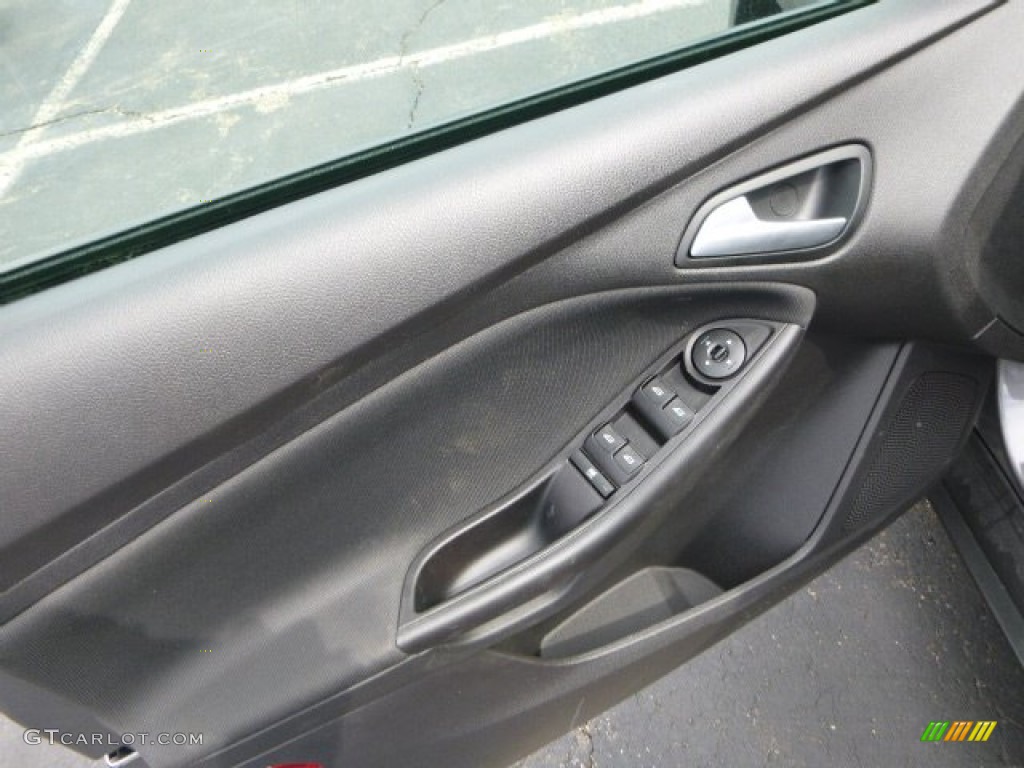 2014 Focus SE Sedan - Sterling Gray / Charcoal Black photo #11