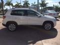 Candy White - Tiguan SE Photo No. 6