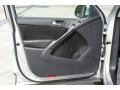 Reflex Silver Metallic - Tiguan SE Photo No. 11