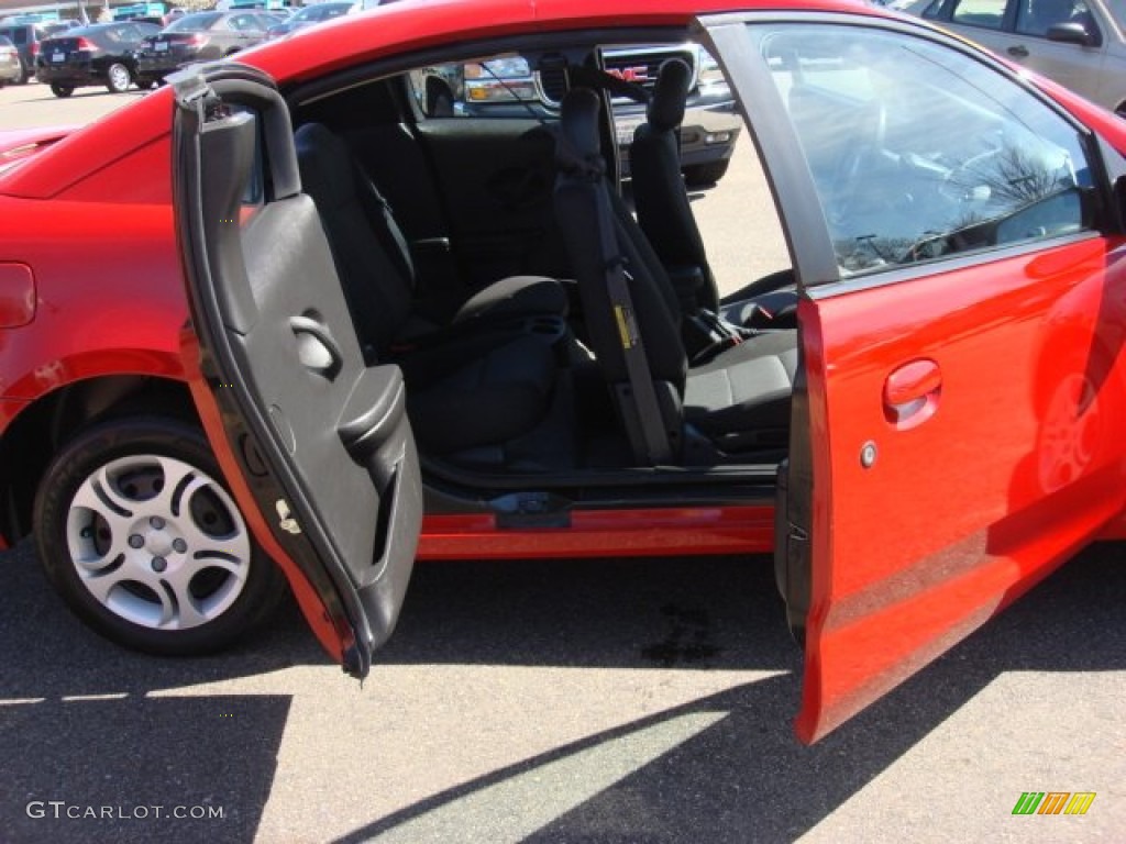 2005 ION 2 Quad Coupe - Chili Pepper Red / Black photo #14