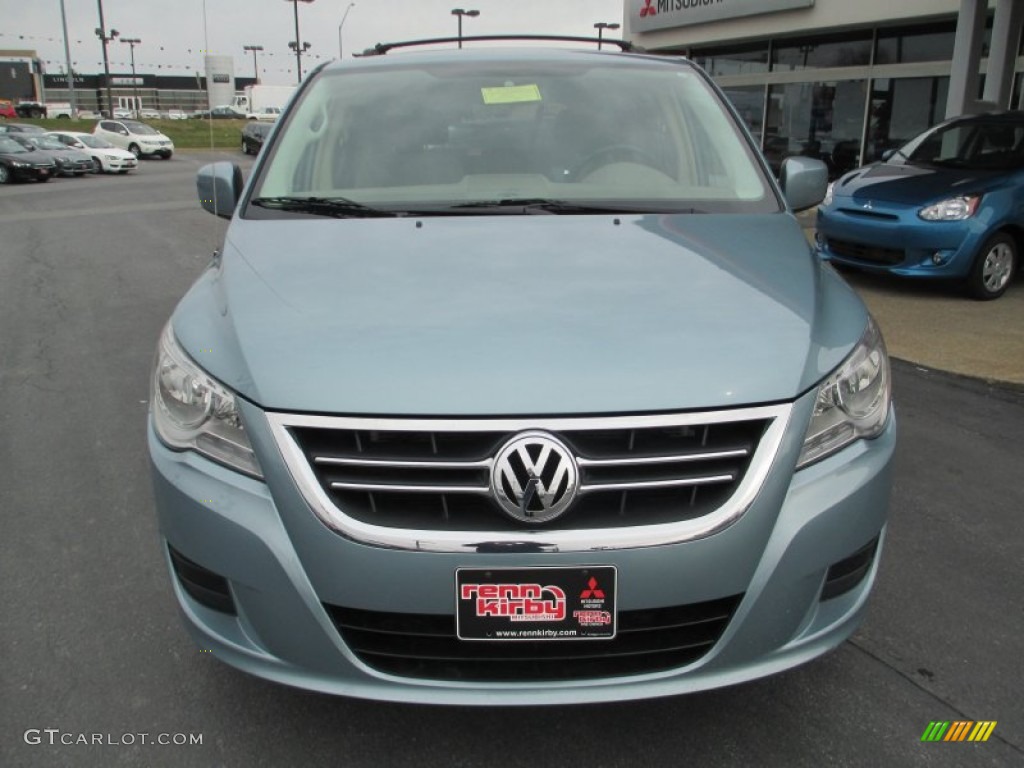 2009 Routan SE - Antigua Blue Metallic / Ceylon Beige photo #2