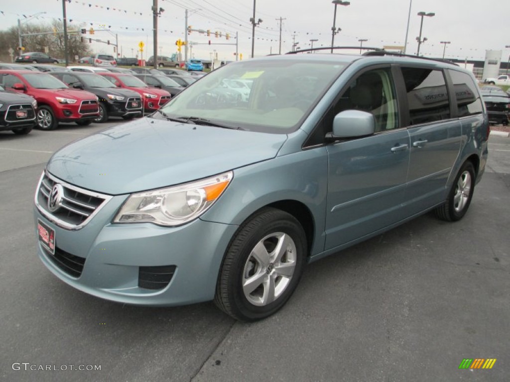 2009 Routan SE - Antigua Blue Metallic / Ceylon Beige photo #3