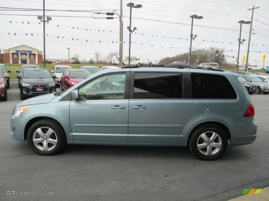 2009 Routan SE - Antigua Blue Metallic / Ceylon Beige photo #4