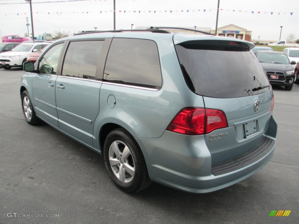 2009 Routan SE - Antigua Blue Metallic / Ceylon Beige photo #5