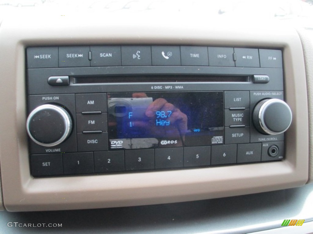 2009 Routan SE - Antigua Blue Metallic / Ceylon Beige photo #21