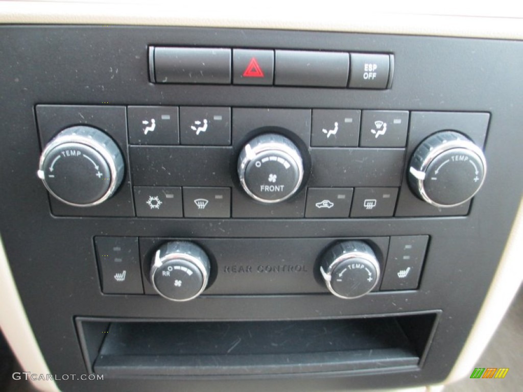 2009 Routan SE - Antigua Blue Metallic / Ceylon Beige photo #22