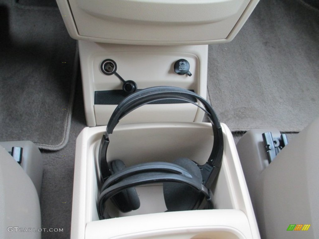 2009 Routan SE - Antigua Blue Metallic / Ceylon Beige photo #23