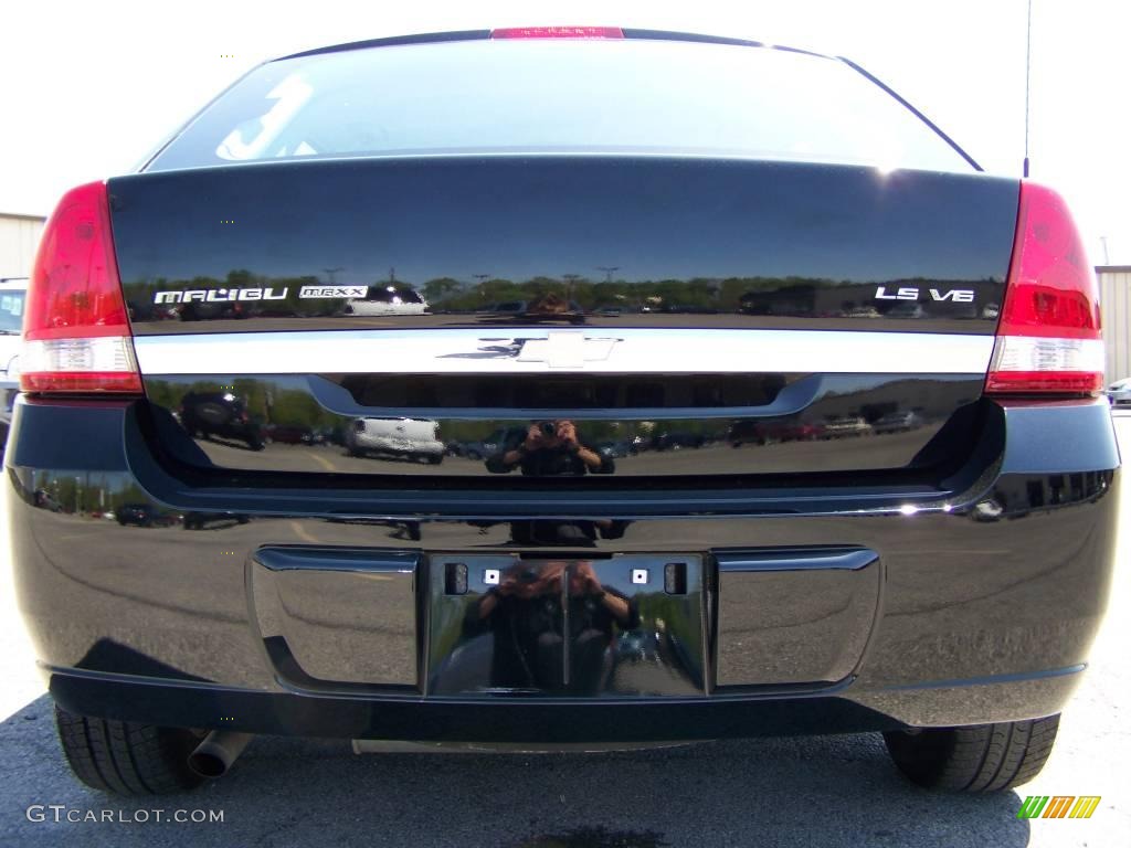 2005 Malibu Maxx LS Wagon - Black / Gray photo #10