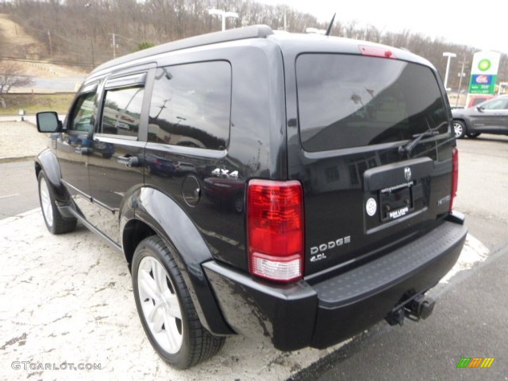 2011 Nitro Heat 4.0 4x4 - Brilliant Black Crystal Pearl / Dark Slate Gray photo #3