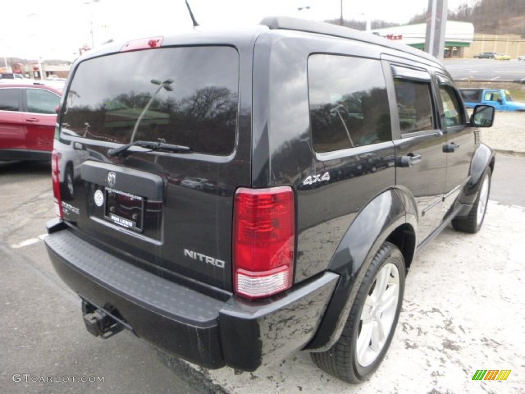 2011 Nitro Heat 4.0 4x4 - Brilliant Black Crystal Pearl / Dark Slate Gray photo #5