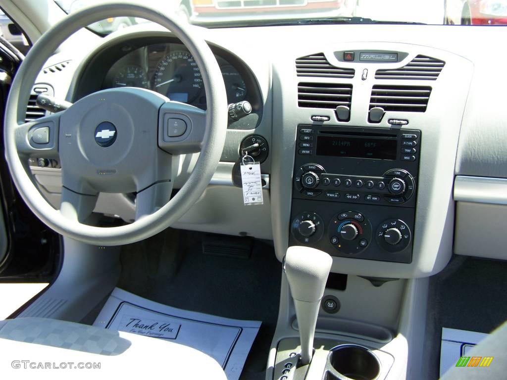 2005 Malibu Maxx LS Wagon - Black / Gray photo #16