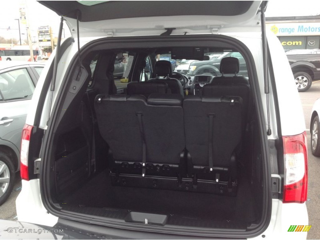 2013 Chrysler Town & Country S Trunk Photos