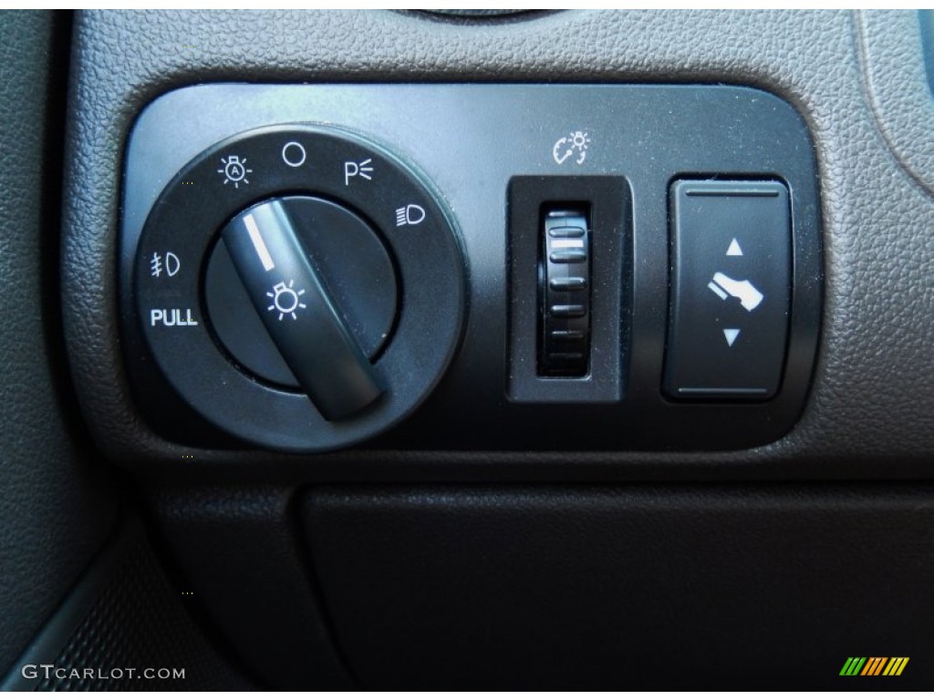 2009 Ford Taurus X Eddie Bauer Controls Photo #92060423