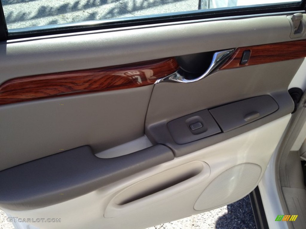 2003 DeVille Sedan - White Diamond / Neutral Shale Beige photo #22