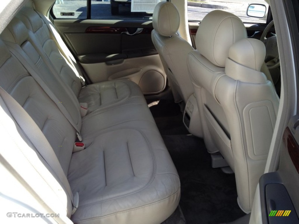2003 DeVille Sedan - White Diamond / Neutral Shale Beige photo #28