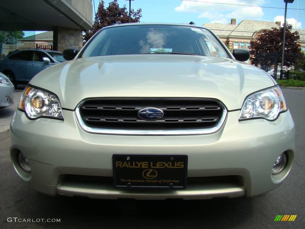 2006 Outback 2.5i Wagon - Champagne Gold Opalescent / Taupe photo #2