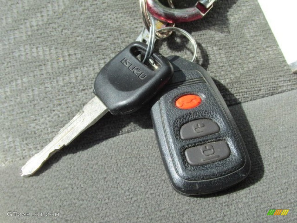 2002 Isuzu Axiom AWD Keys Photos