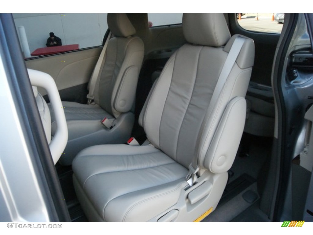 2014 Sienna XLE AWD - Silver Sky Metallic / Light Gray photo #7