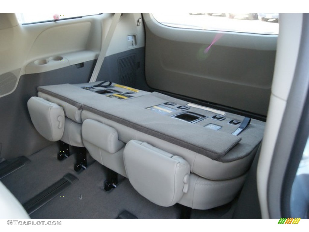 2014 Sienna XLE AWD - Silver Sky Metallic / Light Gray photo #8