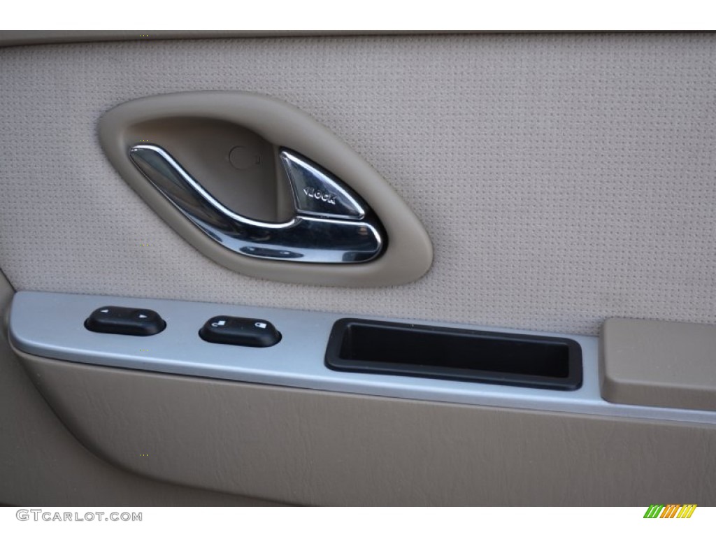 2005 Mariner Premier 4WD - Black / Pebble/Light Parchment photo #15