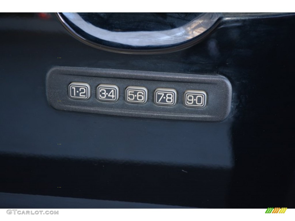 2005 Mariner Premier 4WD - Black / Pebble/Light Parchment photo #21