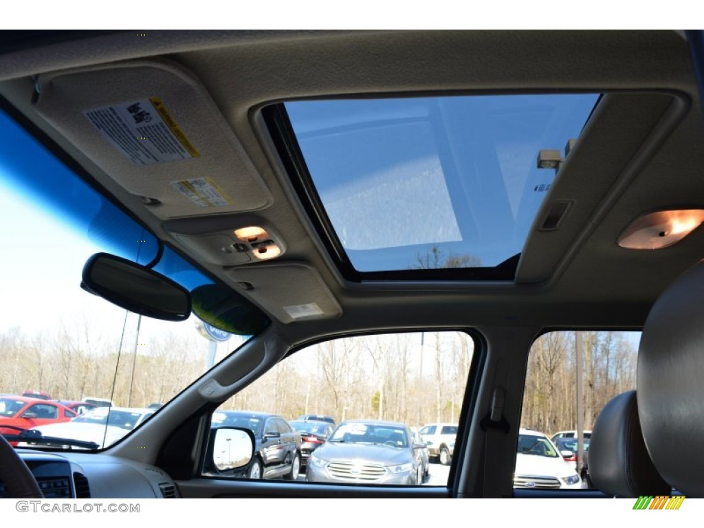 2005 Mariner Premier 4WD - Black / Pebble/Light Parchment photo #22