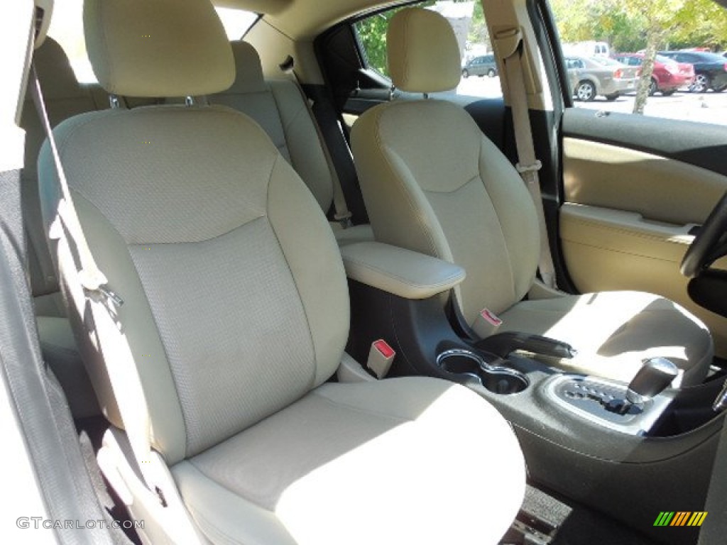 2013 Avenger SE - New Bright White / Black/Light Frost Beige photo #12