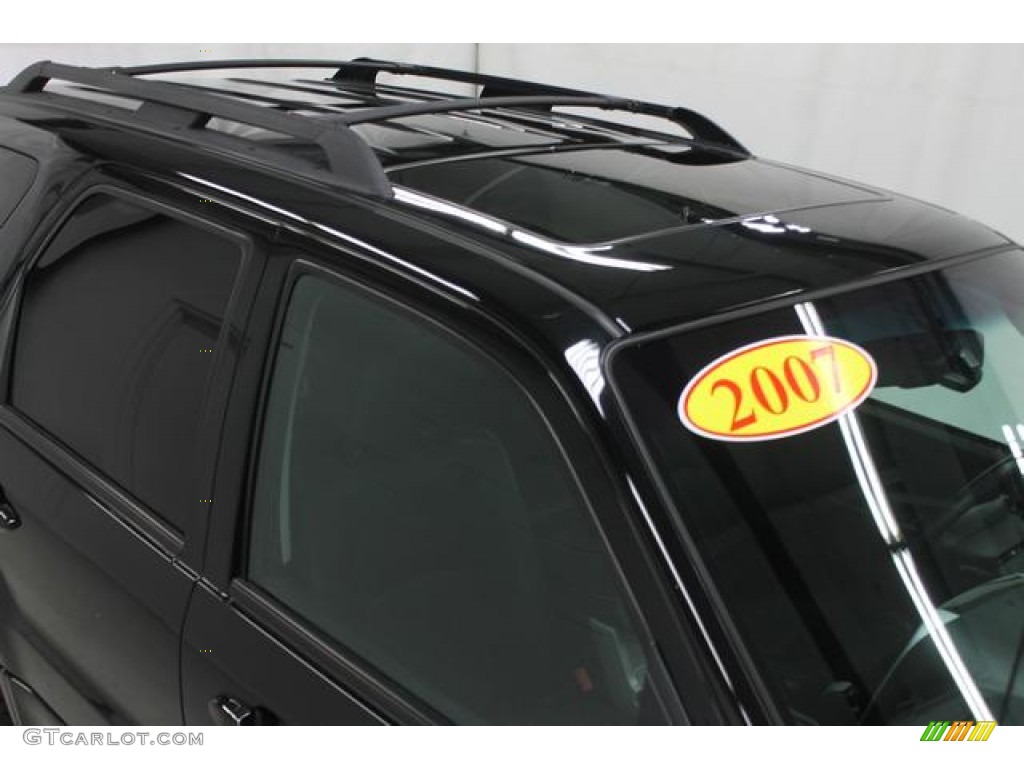 2007 Mariner Premier 4WD - Black / Black photo #7