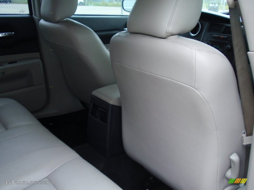 2005 Magnum SXT - Cool Vanilla White / Dark Slate Gray/Light Graystone photo #31