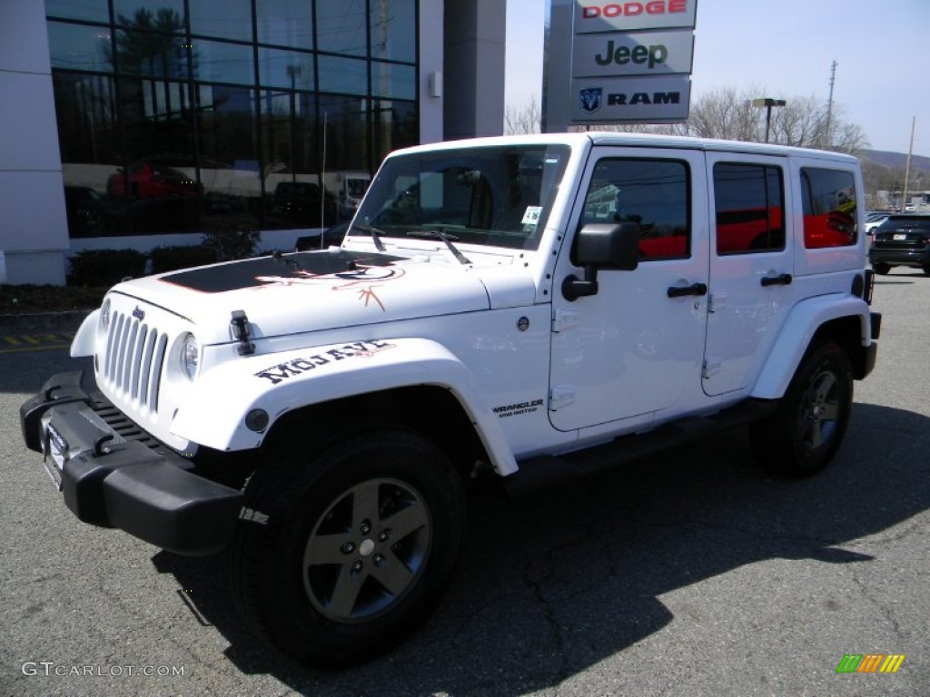 2011 Wrangler Unlimited Mojave 4x4 - Bright White / Black/Dark Saddle photo #1