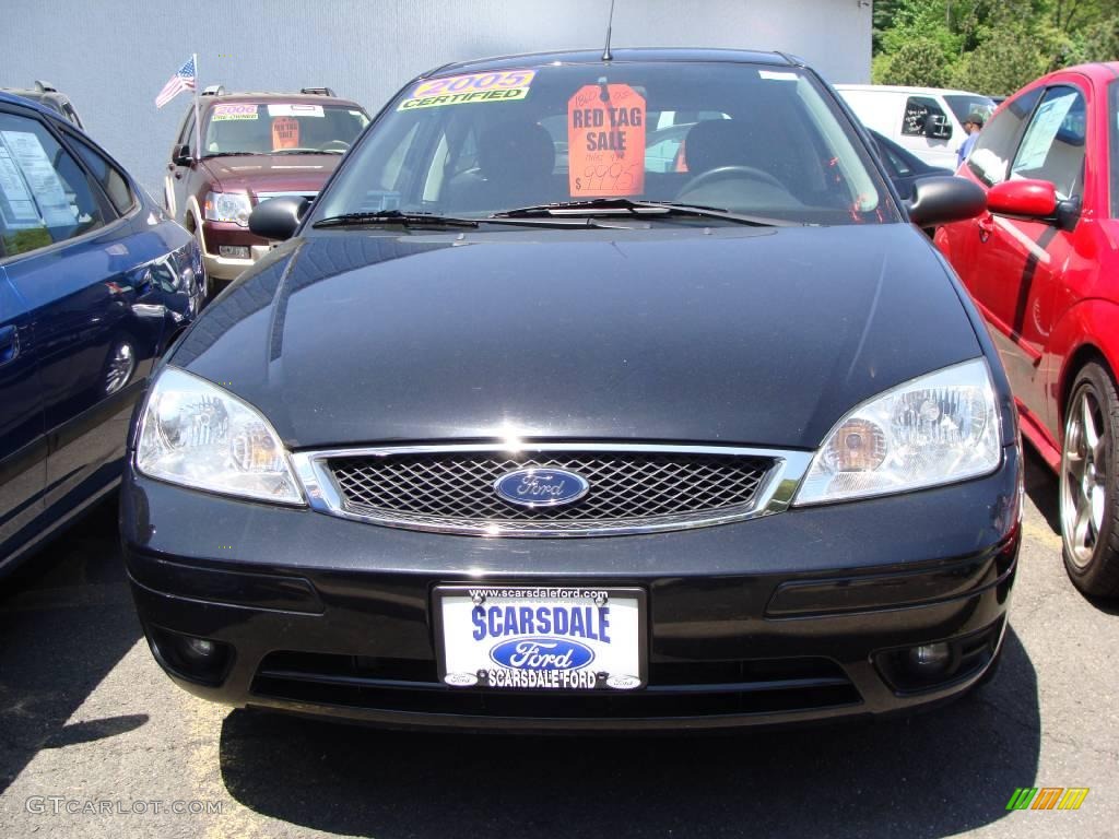 2005 Focus ZX3 SE Coupe - Pitch Black / Charcoal/Charcoal photo #2