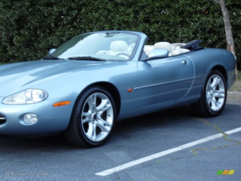 2003 XK XK8 Convertible - Pacific Blue Metallic / Ivory photo #25